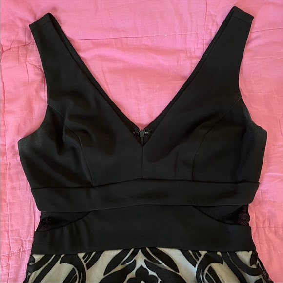 XSCAPE black and cream v-neck dress with mesh tulle skirt - Picture 2 of 5